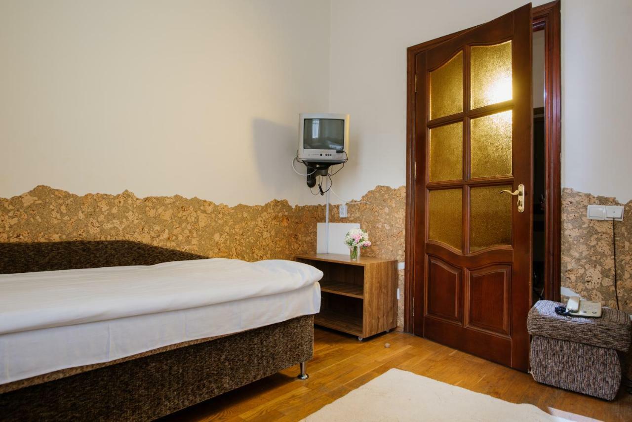 Villa Viktoriya Hotel Truskavets Exteriör bild