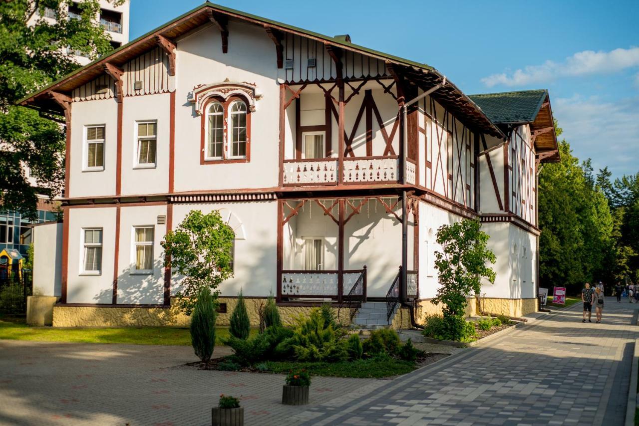 Villa Viktoriya Hotel Truskavets Exteriör bild