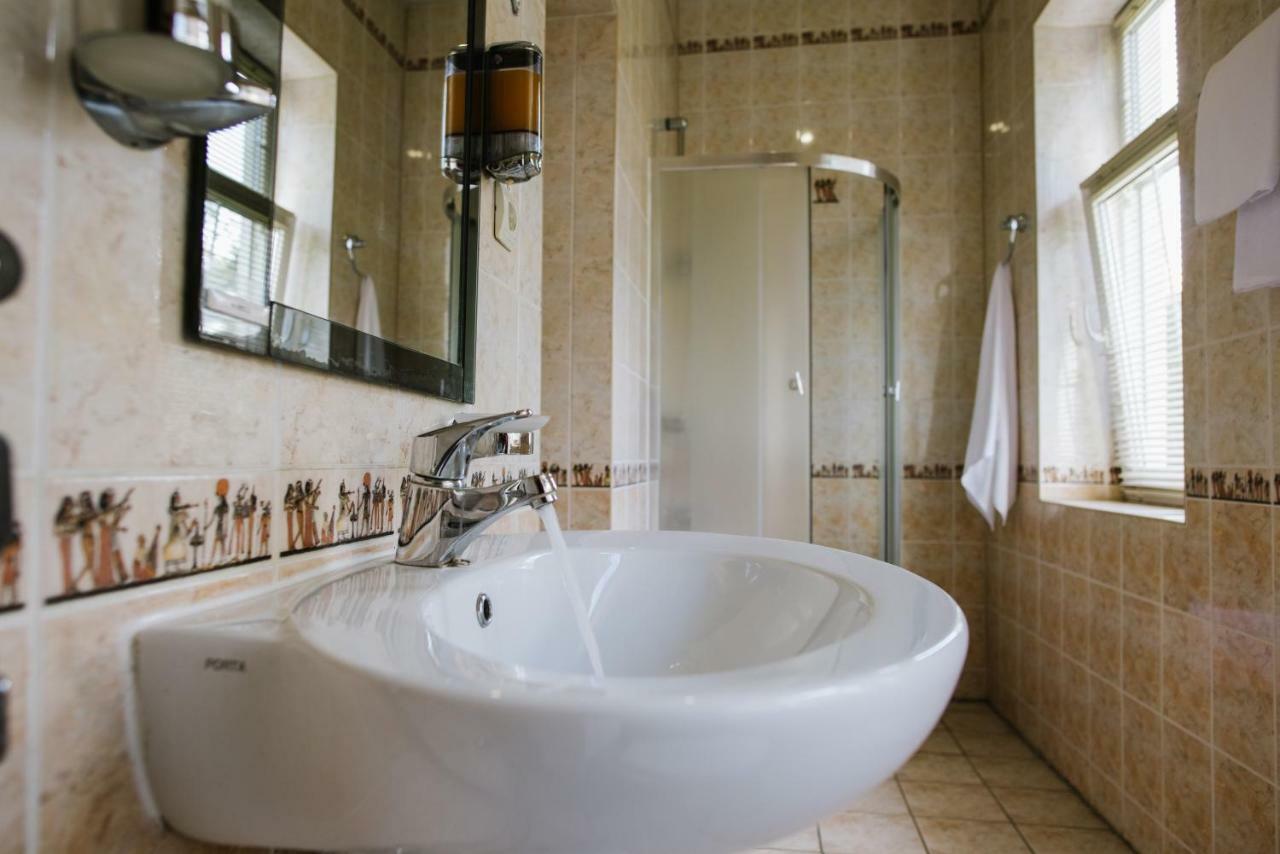 Villa Viktoriya Hotel Truskavets Exteriör bild