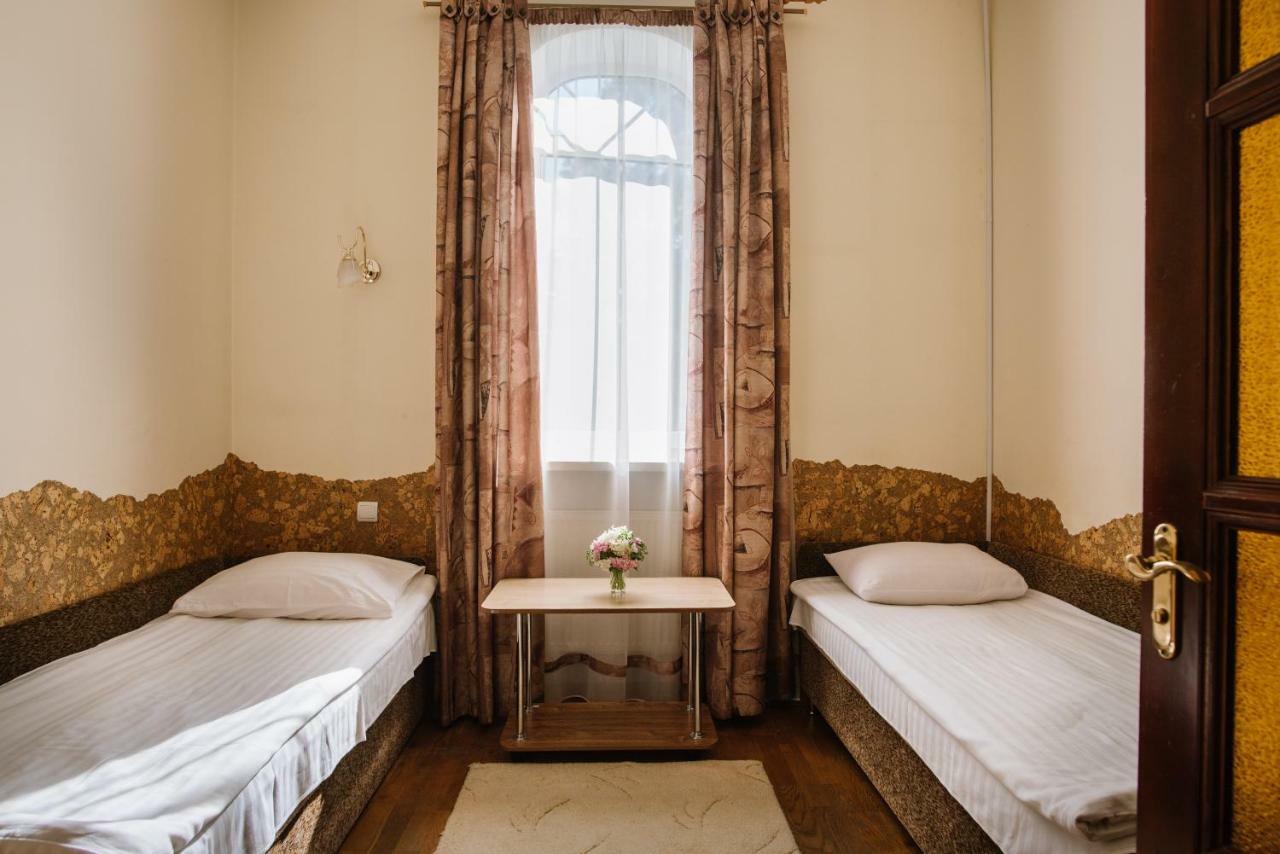 Villa Viktoriya Hotel Truskavets Exteriör bild