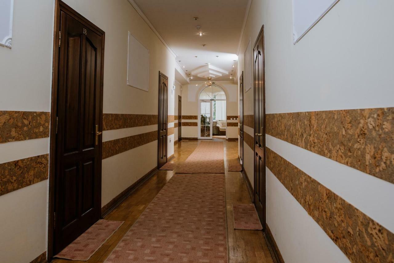 Villa Viktoriya Hotel Truskavets Exteriör bild