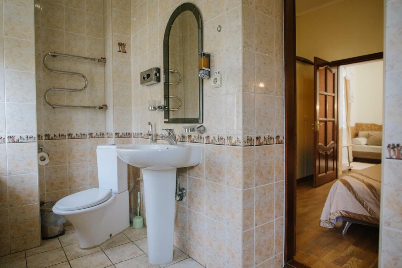 Villa Viktoriya Hotel Truskavets Exteriör bild