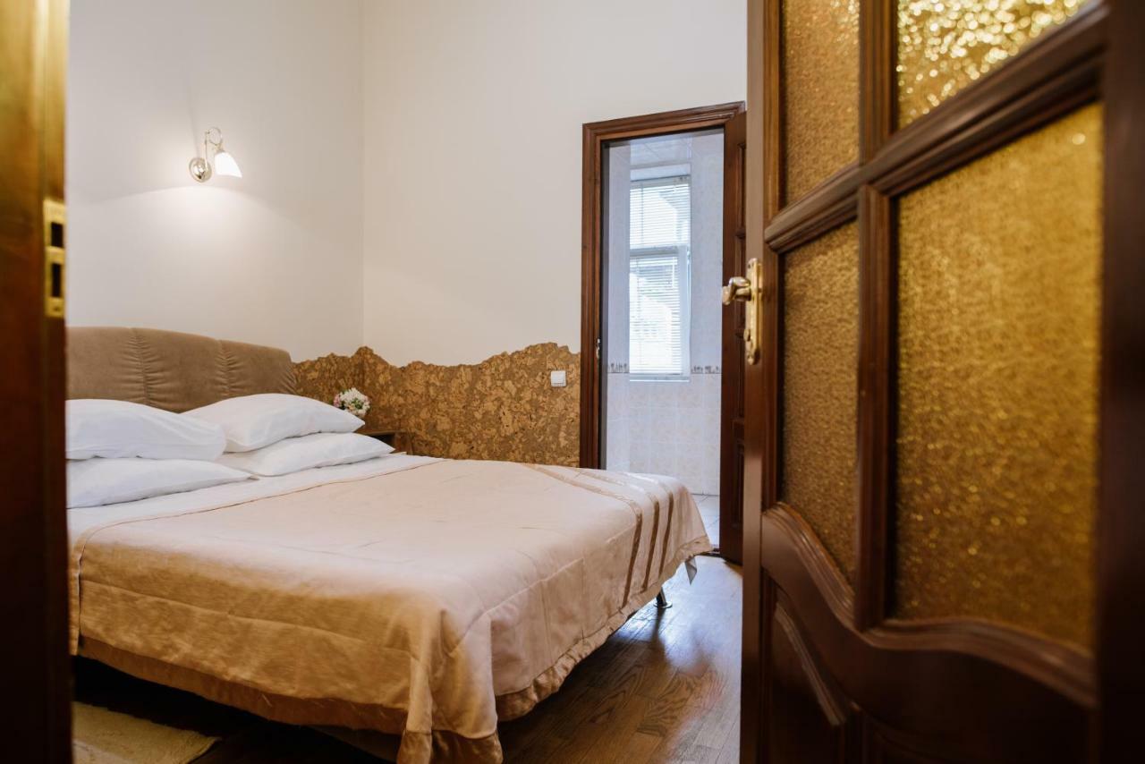 Villa Viktoriya Hotel Truskavets Exteriör bild