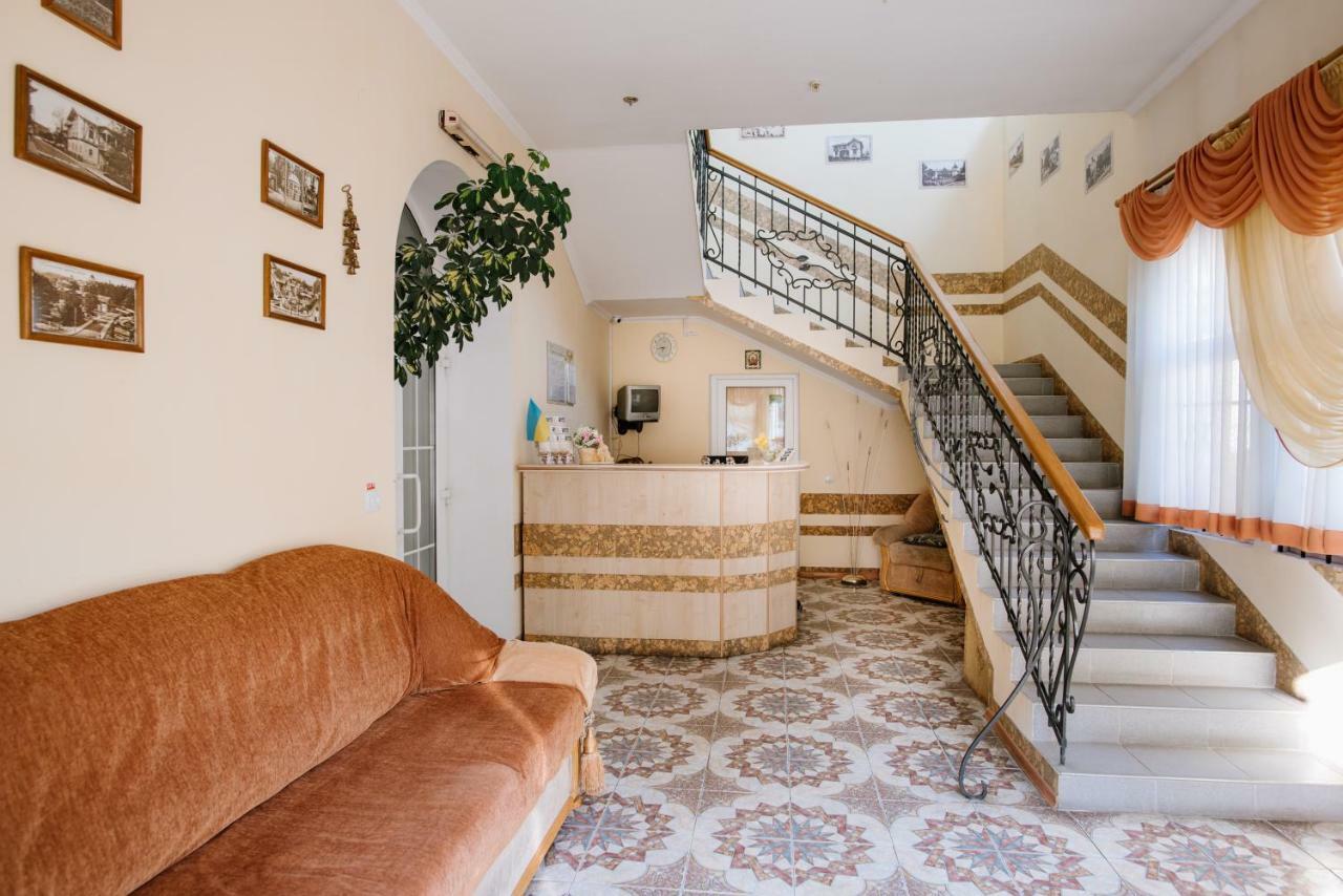 Villa Viktoriya Hotel Truskavets Exteriör bild
